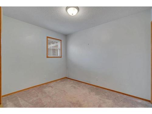 27-26 Quigley Drive, Cochrane, AB - Indoor Photo Showing Other Room