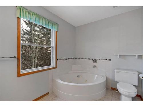 27-26 Quigley Drive, Cochrane, AB - Indoor Photo Showing Bathroom