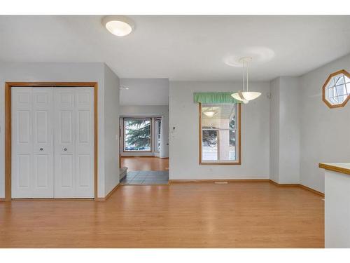 27-26 Quigley Drive, Cochrane, AB - Indoor Photo Showing Other Room