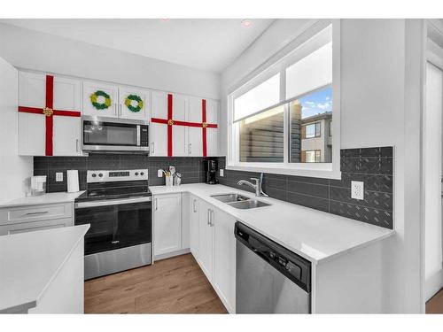 114 Corner Glen Circle Ne, Calgary, AB - Indoor Photo Showing Kitchen With Double Sink