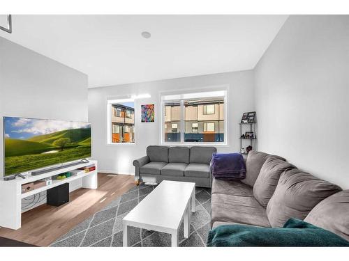 114 Corner Glen Circle Ne, Calgary, AB - Indoor Photo Showing Living Room