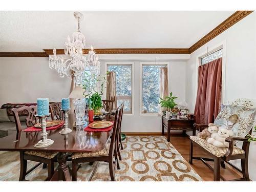 15-64 Woodacres Crescent Sw, Calgary, AB - Indoor Photo Showing Dining Room