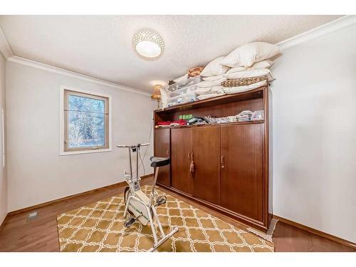 15-64 Woodacres Crescent Sw, Calgary, AB - Indoor Photo Showing Other Room