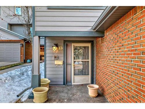 15-64 Woodacres Crescent Sw, Calgary, AB - Outdoor With Exterior