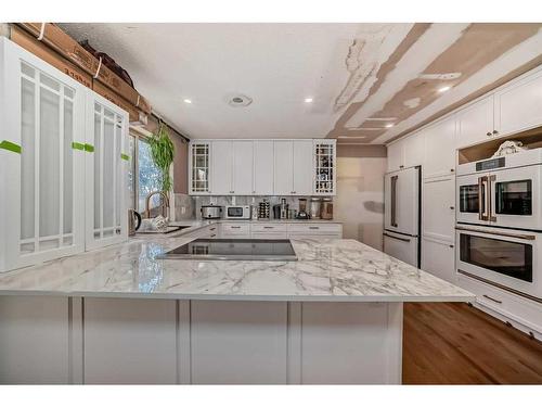 15-64 Woodacres Crescent Sw, Calgary, AB - Indoor Photo Showing Kitchen