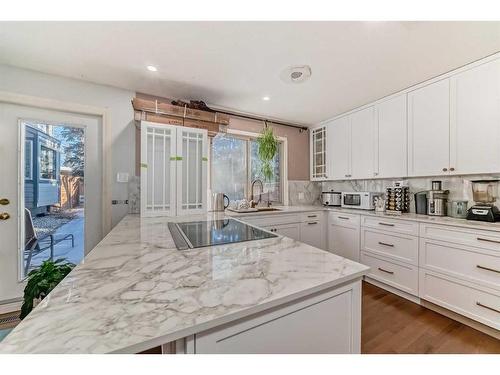 15-64 Woodacres Crescent Sw, Calgary, AB - Indoor Photo Showing Kitchen