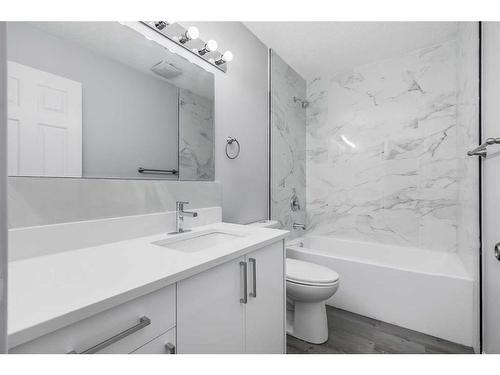 #25-3705 Fonda Way Se, Calgary, AB - Indoor Photo Showing Bathroom