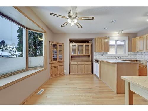 703 Ranchview Circle Nw, Calgary, AB - Indoor Photo Showing Kitchen