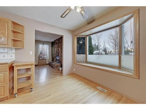 703 Ranchview Circle Nw, Calgary, AB - Indoor