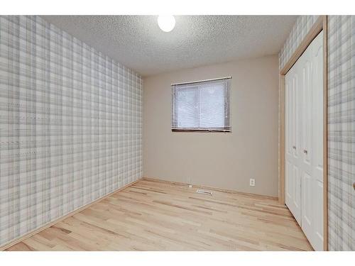 703 Ranchview Circle Nw, Calgary, AB - Indoor Photo Showing Other Room