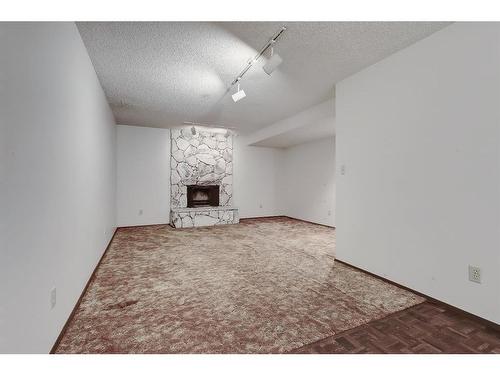 703 Ranchview Circle Nw, Calgary, AB - Indoor With Fireplace