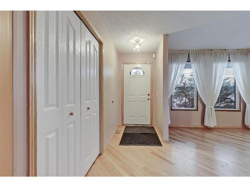 703 Ranchview Circle Nw, Calgary, AB - Indoor Photo Showing Other Room