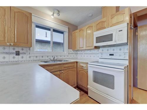 703 Ranchview Circle Nw, Calgary, AB - Indoor Photo Showing Kitchen With Double Sink