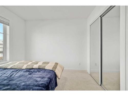 209-669 Savanna Blvd, Calgary, AB - Indoor Photo Showing Bedroom