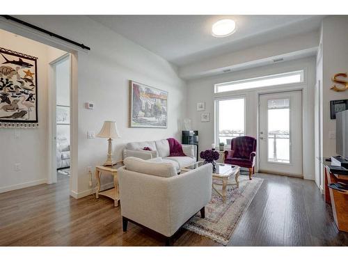 504-24 Mahogany Path Se, Calgary, AB - Indoor Photo Showing Living Room