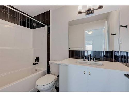 206-8235 8 Avenue Sw, Calgary, AB - Indoor Photo Showing Bathroom