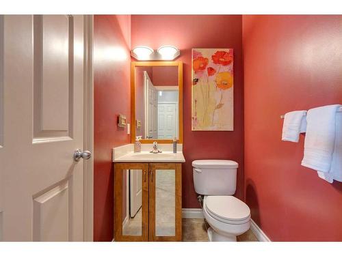 403-4 Hemlock Crescent Sw, Calgary, AB - Indoor Photo Showing Bathroom