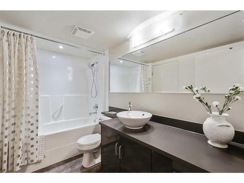 1505-188 15 Avenue Sw, Calgary, AB - Indoor Photo Showing Bathroom