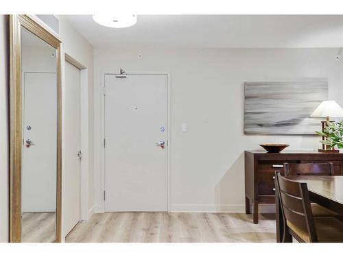 1505-188 15 Avenue Sw, Calgary, AB - Indoor Photo Showing Other Room