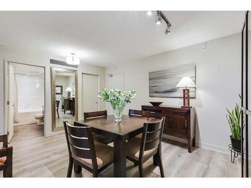 1505-188 15 Avenue Sw, Calgary, AB - Indoor Photo Showing Dining Room