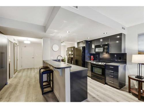 1505-188 15 Avenue Sw, Calgary, AB - Indoor Photo Showing Kitchen