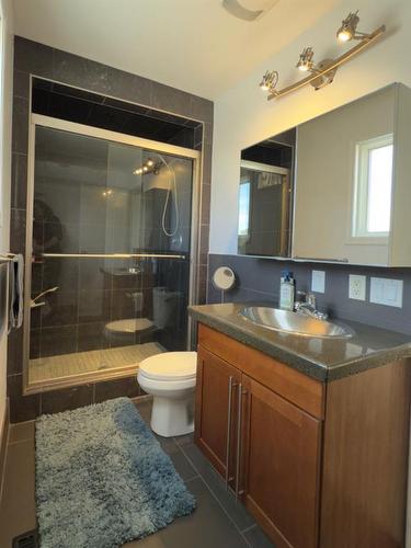 11305 85 Street Se, Calgary, AB - Indoor Photo Showing Bathroom