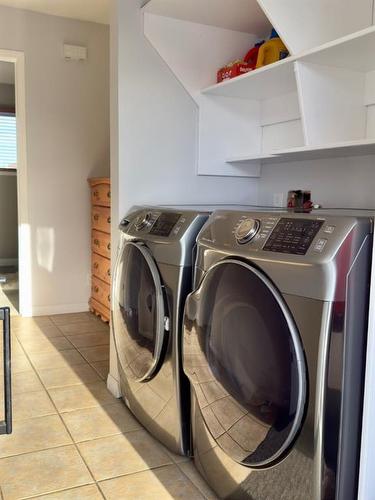 11305 85 Street Se, Calgary, AB - Indoor Photo Showing Laundry Room