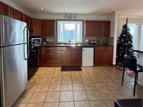 11305 85 Street Se, Calgary, AB - Indoor Photo Showing Kitchen