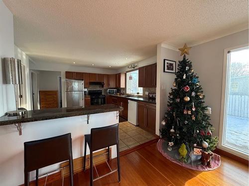 11305 85 Street Se, Calgary, AB - Indoor Photo Showing Kitchen