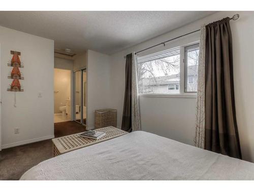 9-5790 Patina Drive Sw, Calgary, AB - Indoor Photo Showing Bedroom