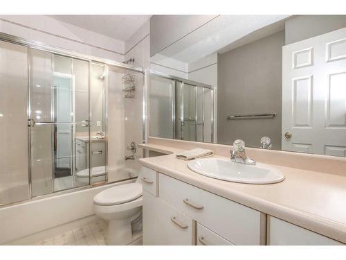 9-5790 Patina Drive Sw, Calgary, AB - Indoor Photo Showing Bathroom