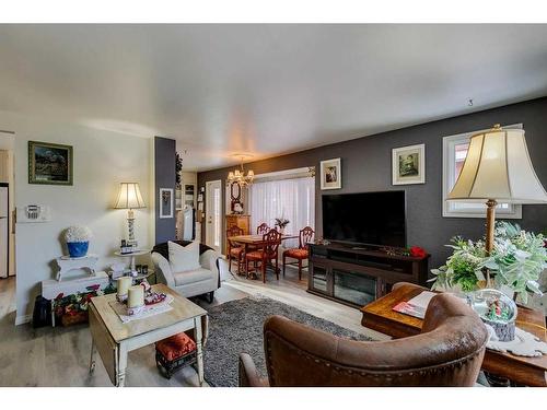 45 Elma Street West, Okotoks, AB - Indoor Photo Showing Living Room