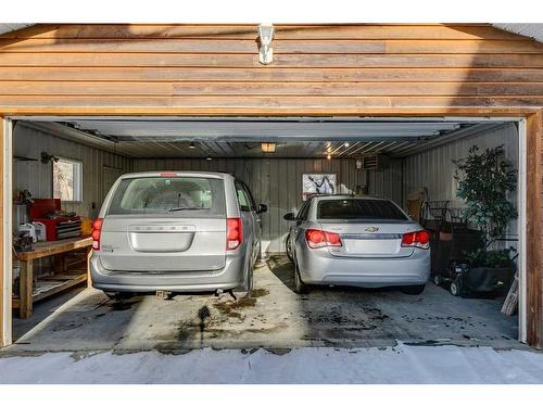 45 Elma Street West, Okotoks, AB - Indoor Photo Showing Garage