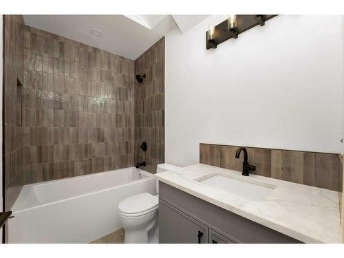 3511 34 Avenue Sw, Calgary, AB - Indoor Photo Showing Bathroom