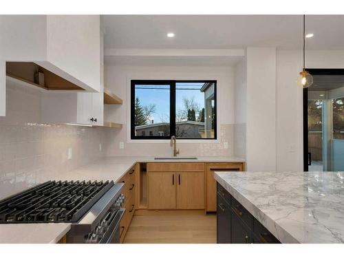 3511 34 Avenue Sw, Calgary, AB - Indoor Photo Showing Kitchen