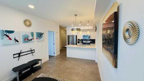 409-19621 40 Street, Calgary, AB - Indoor Photo Showing Kitchen