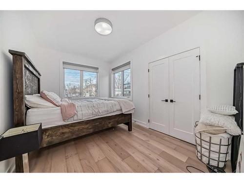 923 36A Street Nw, Calgary, AB - Indoor Photo Showing Bedroom