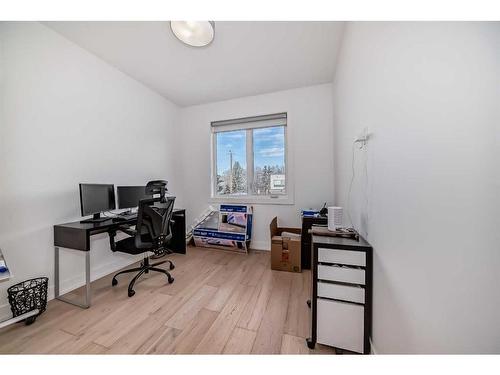 923 36A Street Nw, Calgary, AB - Indoor Photo Showing Other Room