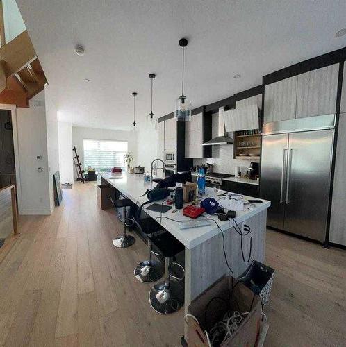 923 36A Street Nw, Calgary, AB - Indoor Photo Showing Kitchen With Stainless Steel Kitchen With Upgraded Kitchen