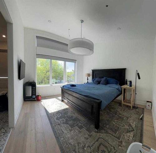 923 36A Street Nw, Calgary, AB - Indoor Photo Showing Bedroom