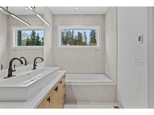 251A Three Sisters Drive, Canmore, AB - Indoor Photo Showing Bathroom