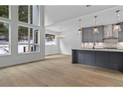 251A Three Sisters Drive, Canmore, AB - Indoor Photo Showing Kitchen With Upgraded Kitchen