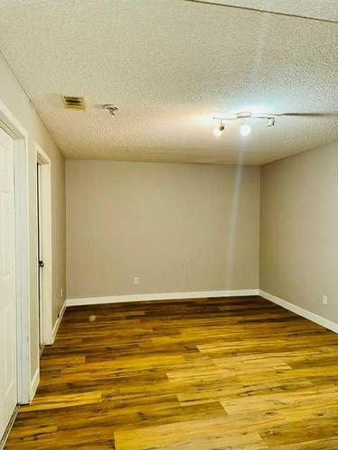 150 Saddlecrest Crescent, Calgary, AB - Indoor Photo Showing Other Room