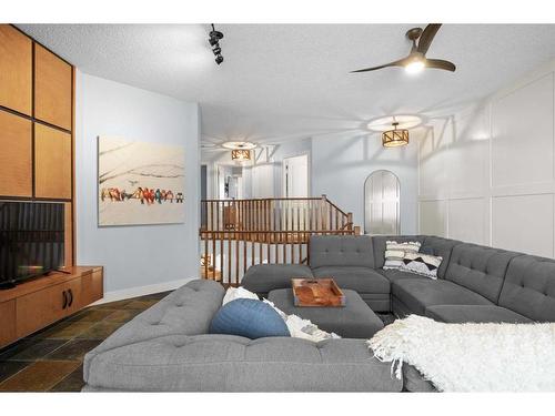 37 Wentworth Way Sw, Calgary, AB - Indoor Photo Showing Living Room