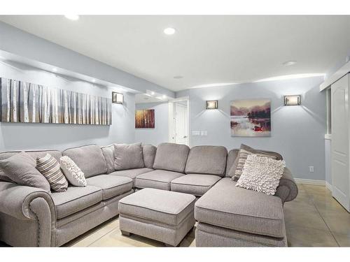 37 Wentworth Way Sw, Calgary, AB - Indoor Photo Showing Living Room