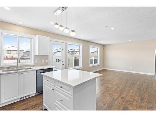 22 Saddleland Crescent Ne, Calgary, AB - Indoor Photo Showing Kitchen