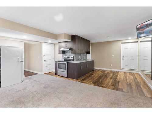 22 Saddleland Crescent Ne, Calgary, AB - Indoor Photo Showing Kitchen