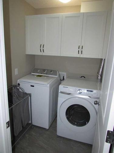 135 4 Avenue Se, High River, AB - Indoor Photo Showing Laundry Room