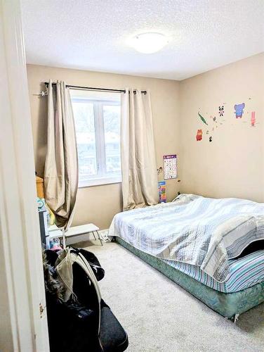 135 4 Avenue Se, High River, AB - Indoor Photo Showing Bedroom