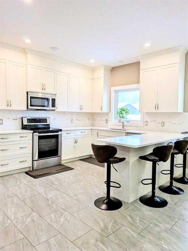 135 4 Avenue Se, High River, AB - Indoor Photo Showing Kitchen